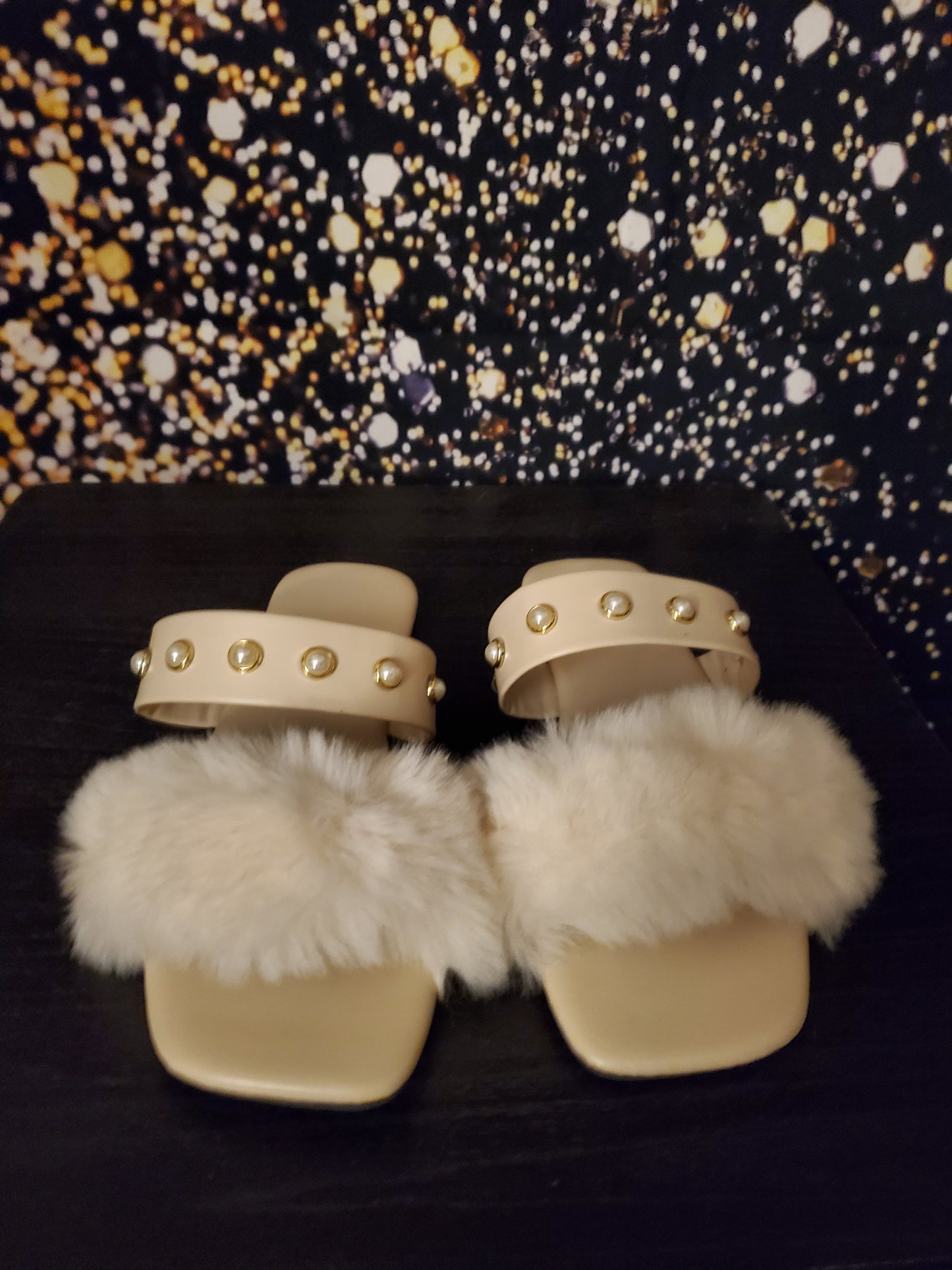 Size 8 pair fur greatness sandals
