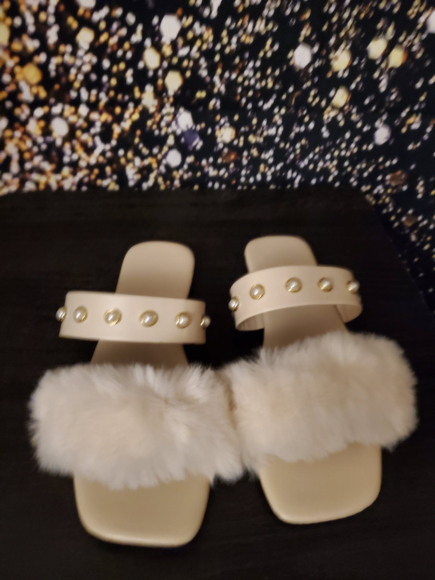 Size 8 pair fur greatness sandals