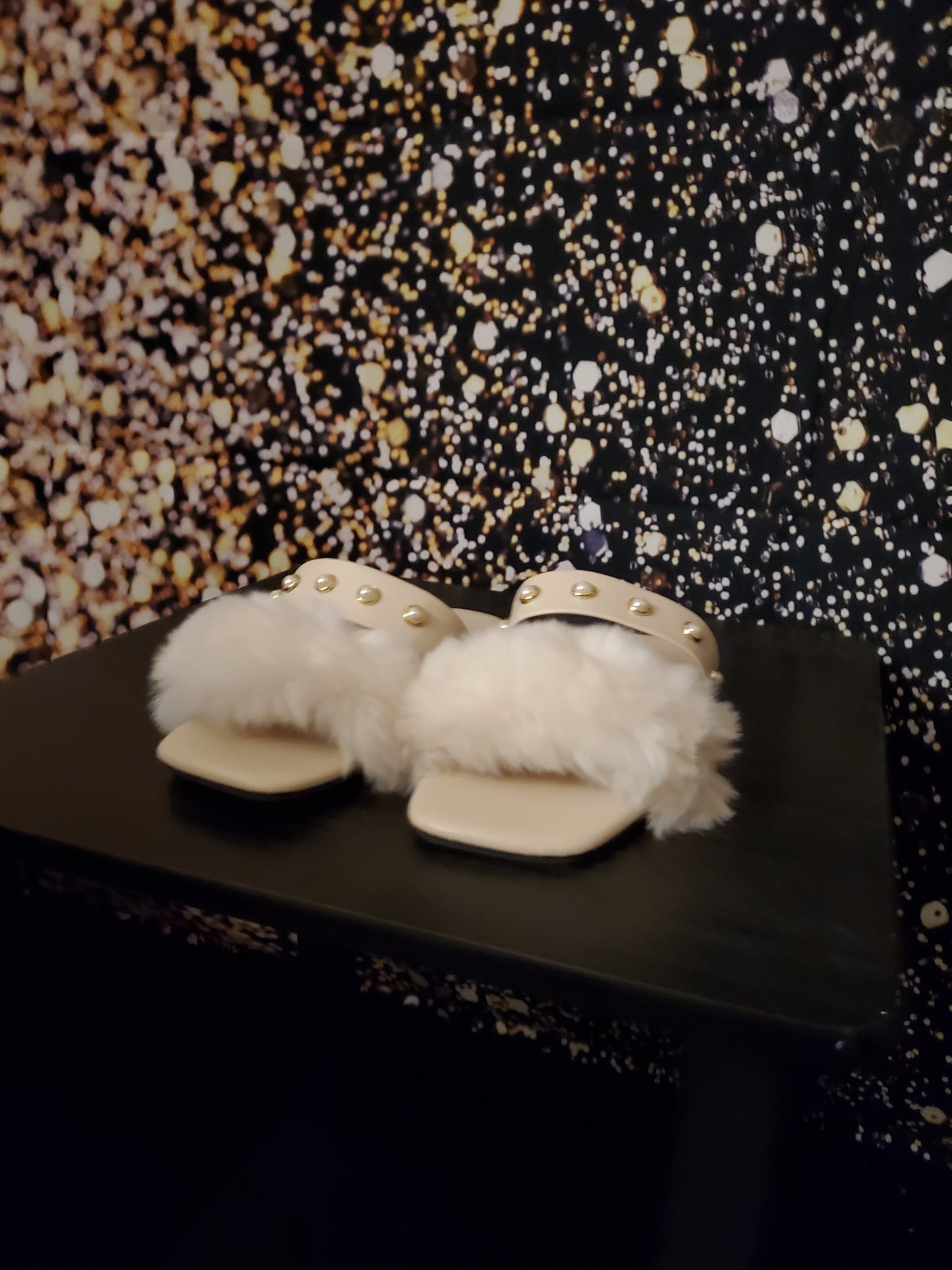 Size 8 pair fur greatness sandals