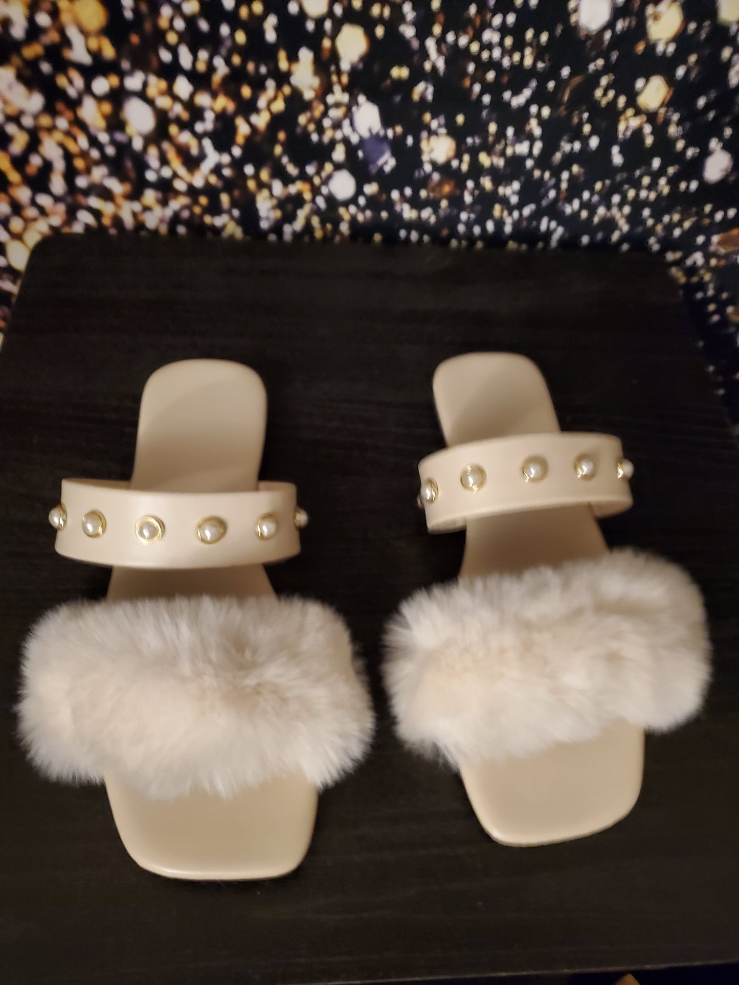 Size 8 pair fur greatness sandals