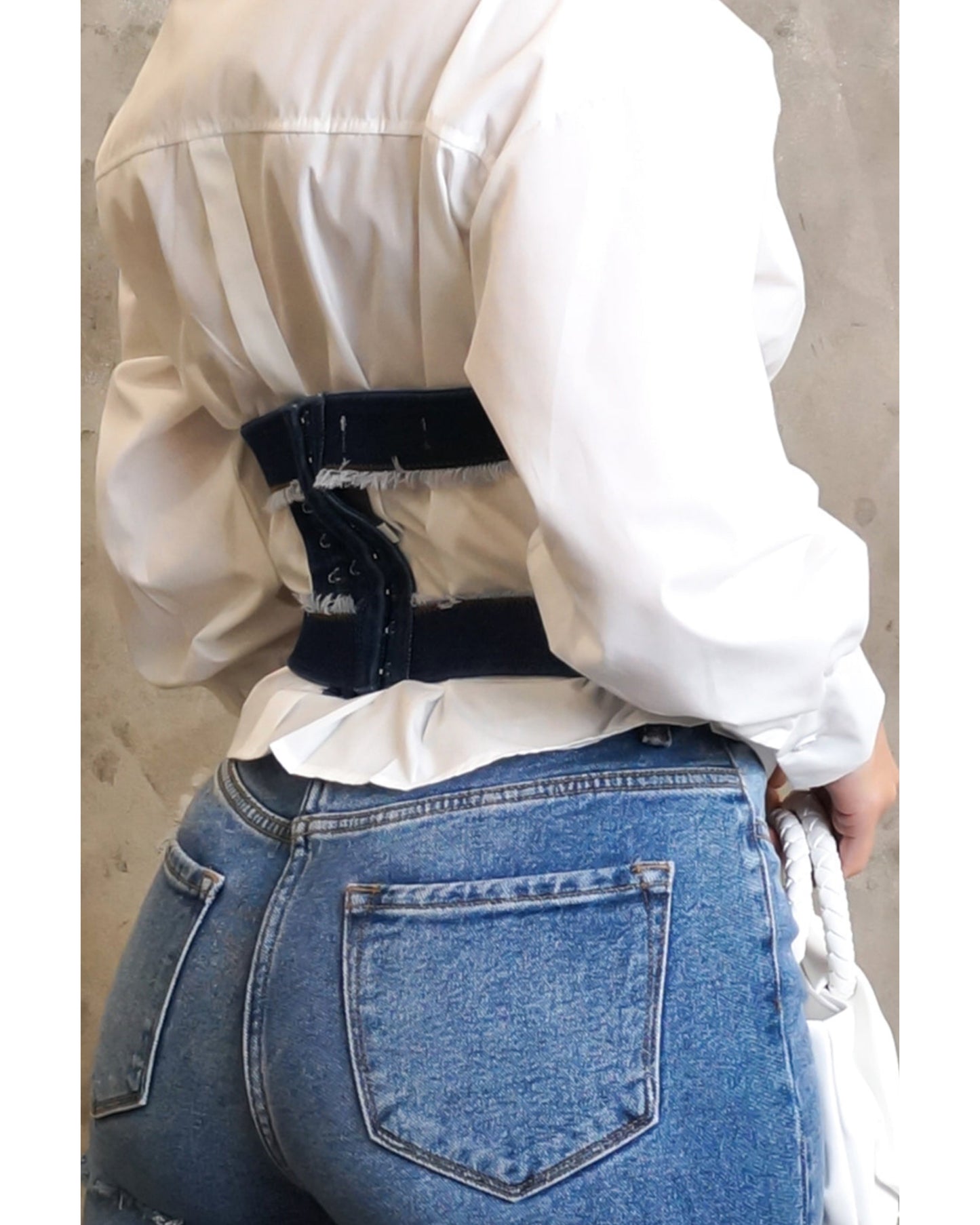 Cage belt